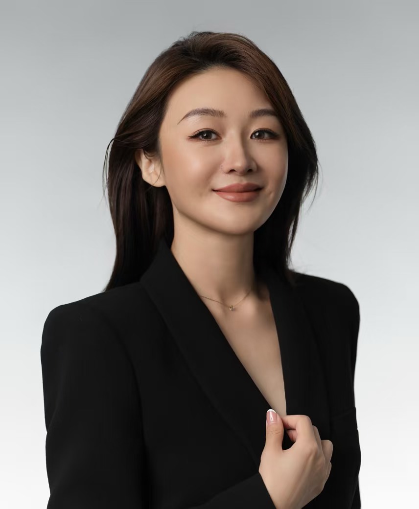 Eve Zhou